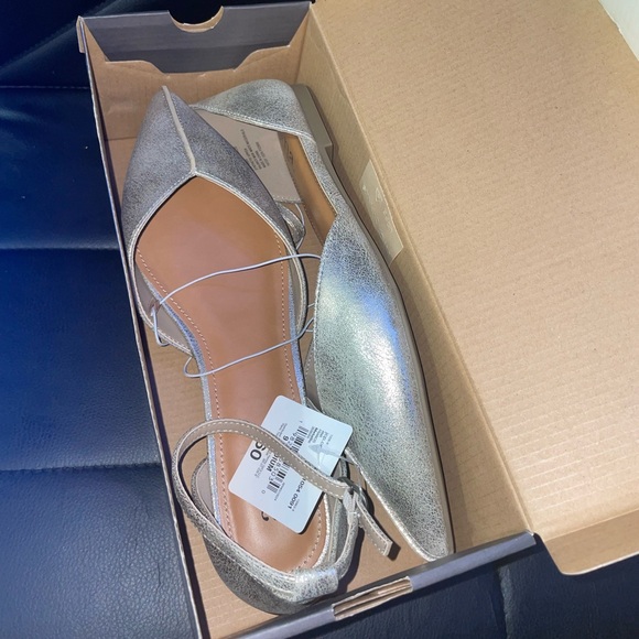 a.n.a Metallic Silver Pointed Toe Heels - Picture 2 of 5